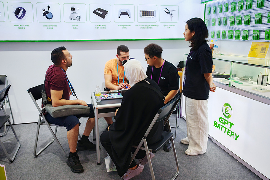 廣交會(huì)現(xiàn)場(chǎng)交流 廣交會(huì)現(xiàn)場(chǎng)交流